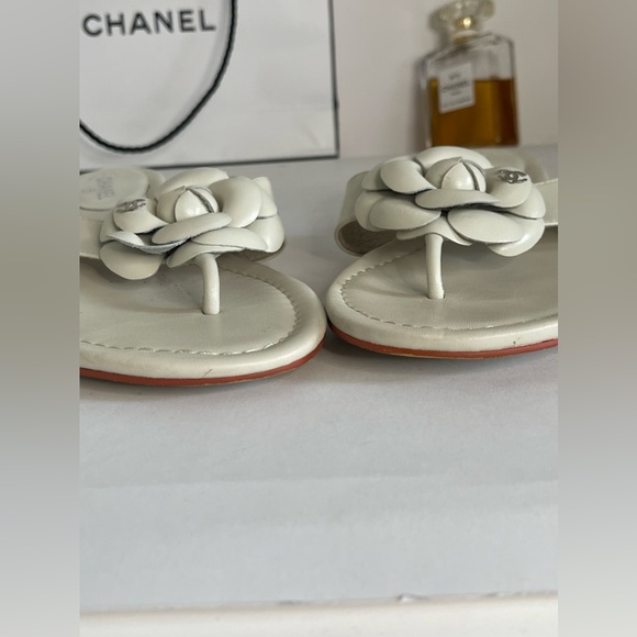 Interlocking CC Logo Leather Slides size 39 - Picture 14 of 14